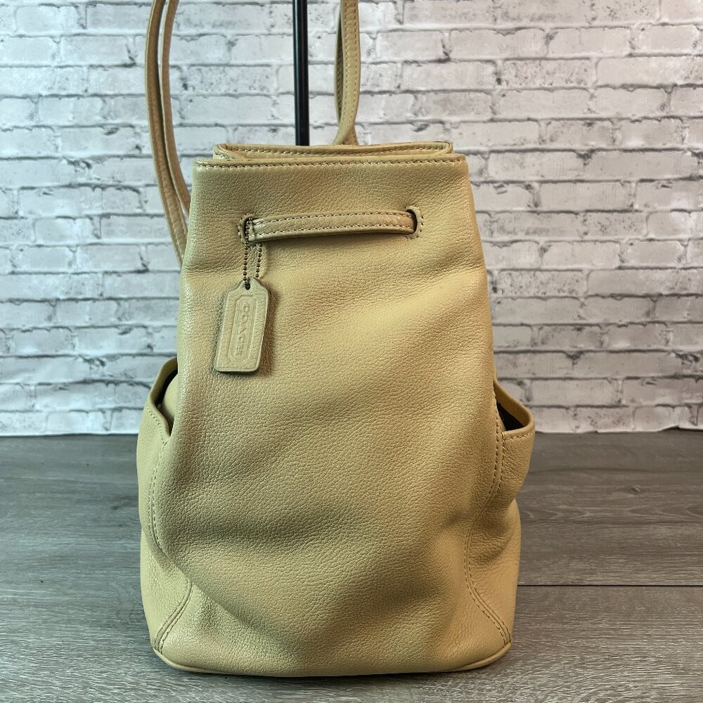 COACH Sonoma Sling Bag Cream Colored Pebbled Leather #4922 Vintage Backpack